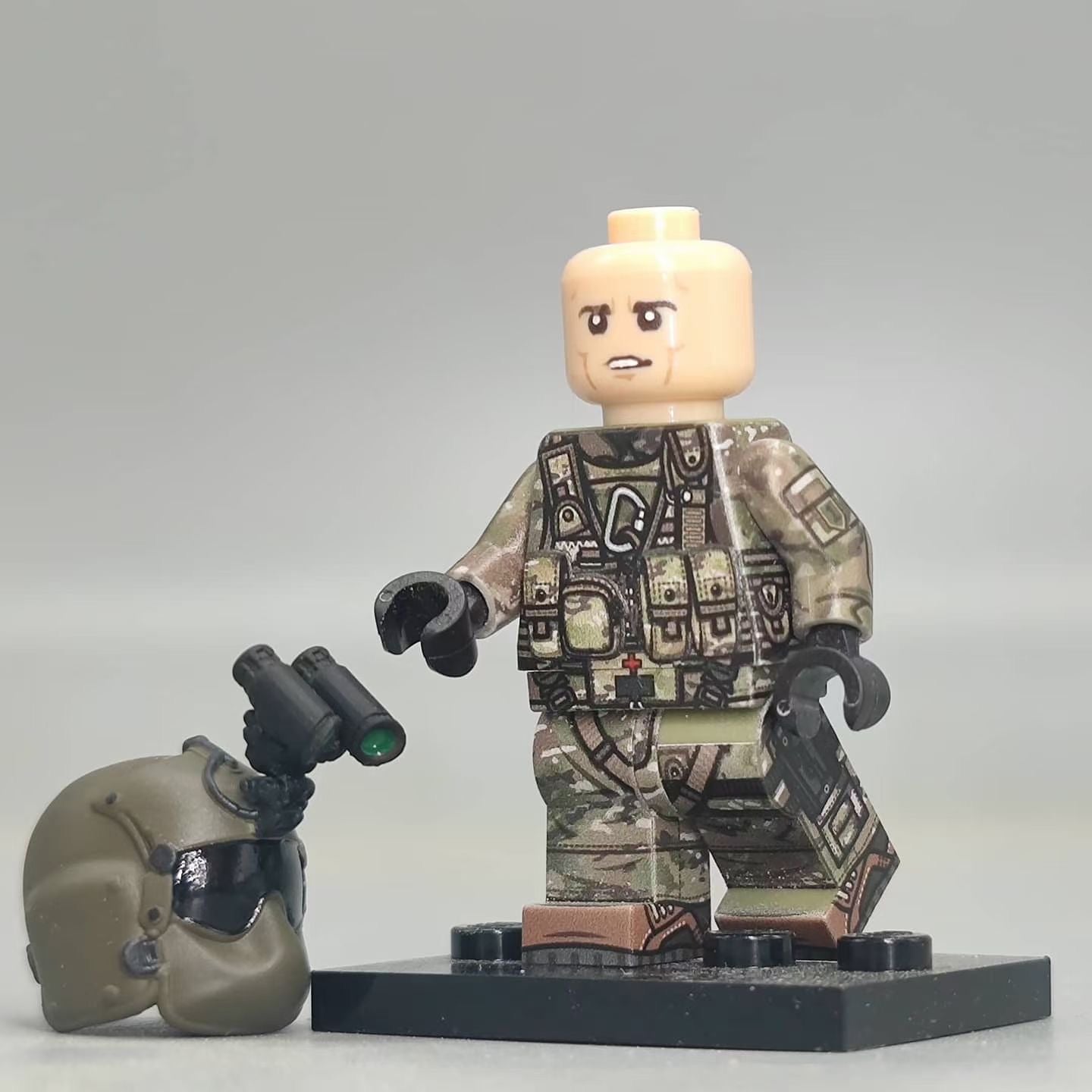 BrickCreator | US Army Helicopter Pilot