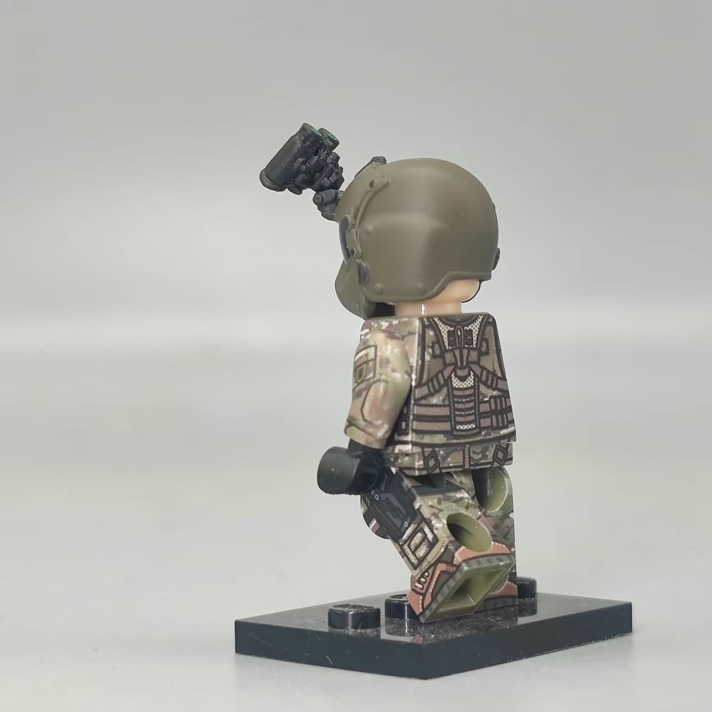 BrickCreator | US Army Helicopter Pilot
