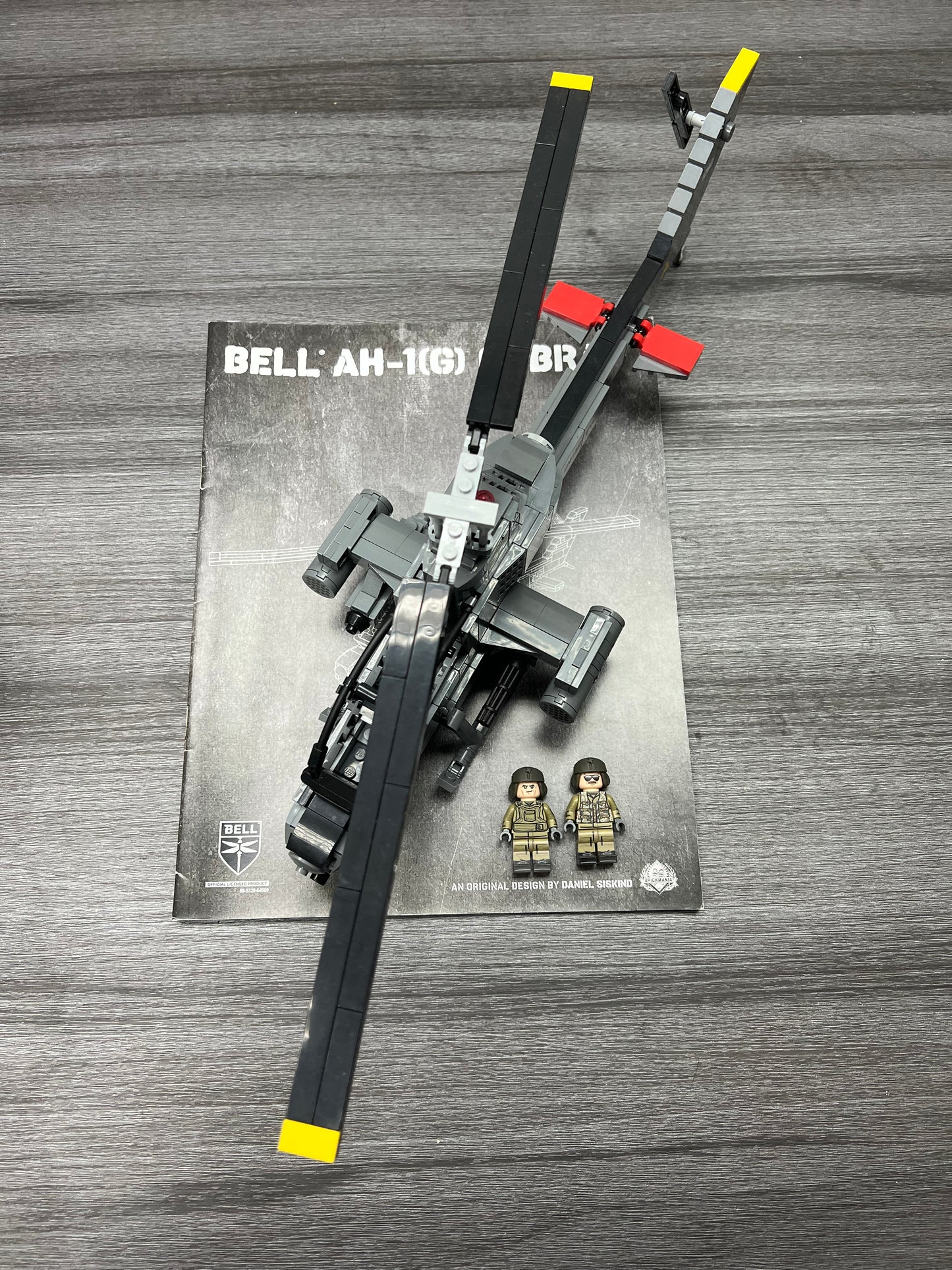 Brickmania | BELL AH-1(G) (Used, store Display)