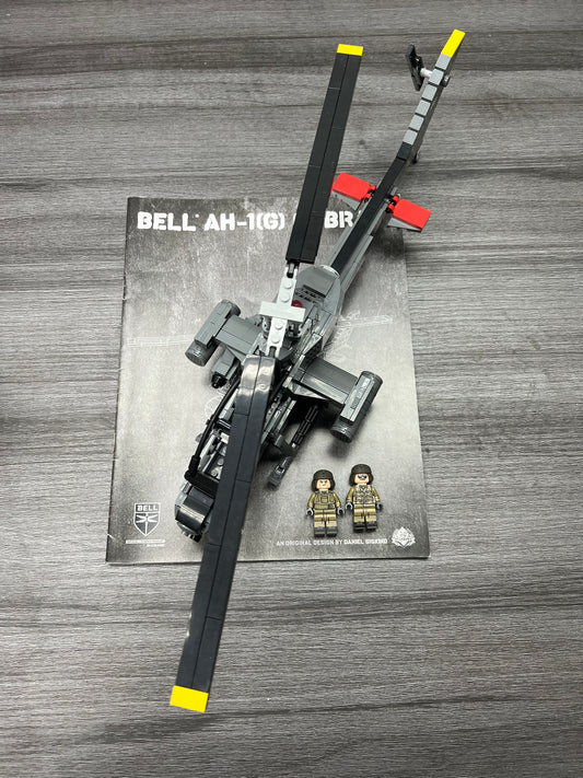 Brickmania | BELL AH-1(G) (Used, store Display)