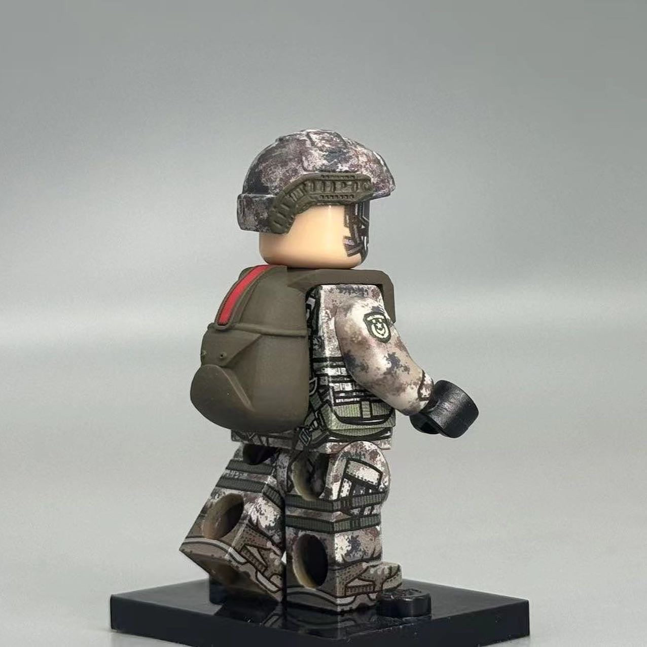 BrickCreator | PLA Paratrooper