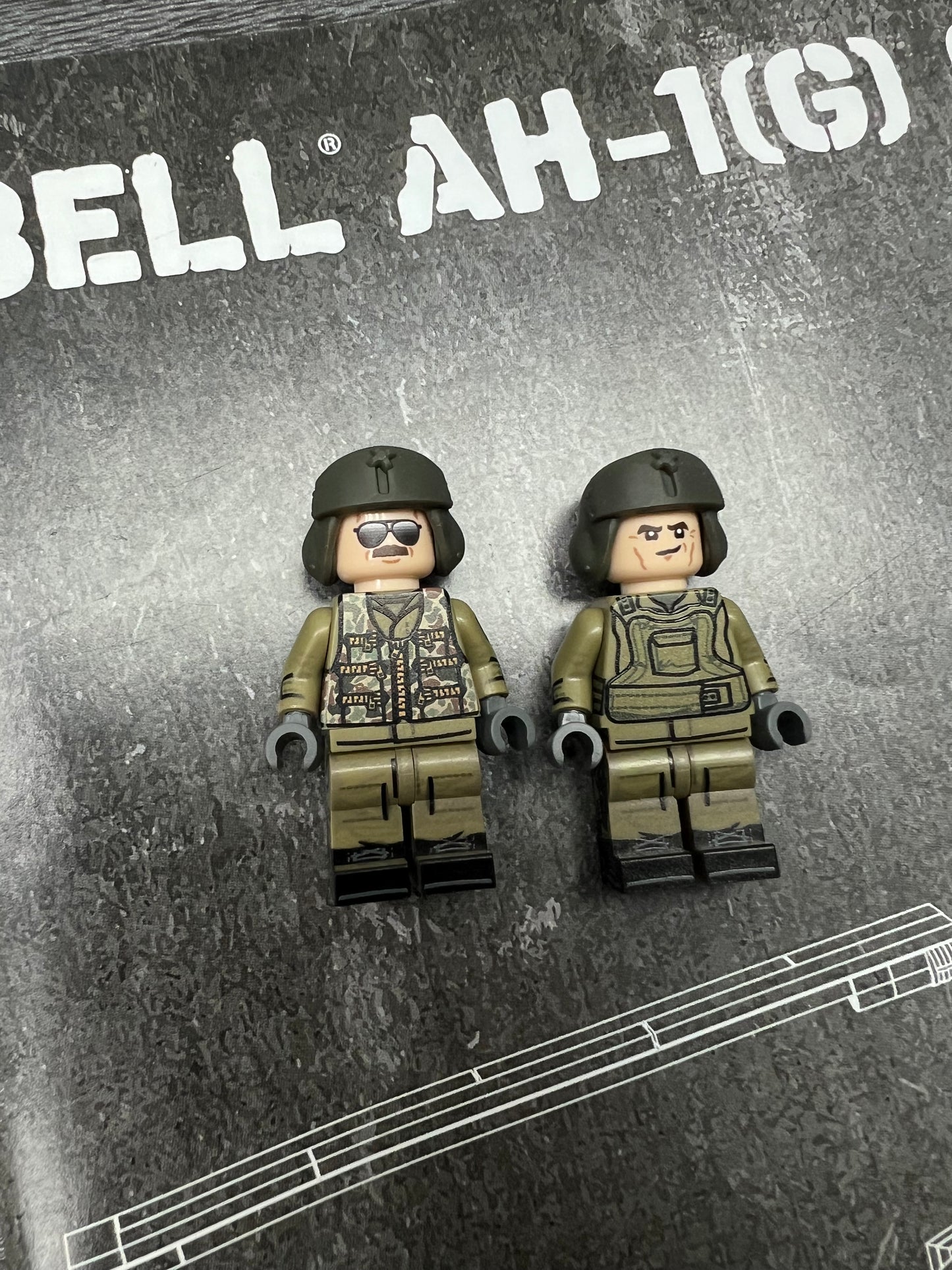 Brickmania | BELL AH-1(G) (Used, store Display)